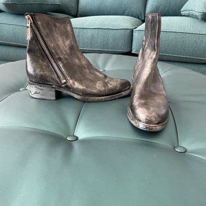 FRYE BRAND NEW FANCY SIDE ZIP BLACK/SILVER BOOT 7.5